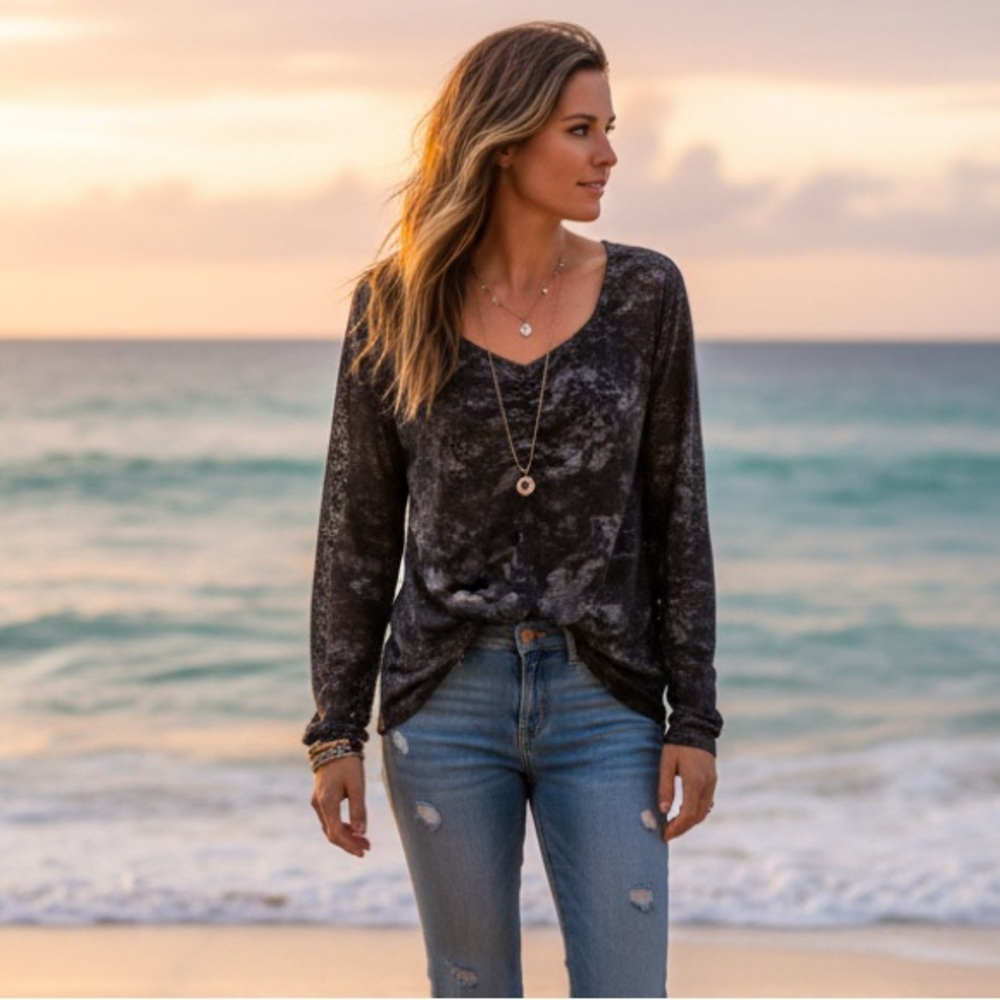 LuLaRoe Mia • Sweetheart Neckline • Long Sleeve Top - Picture 3 of 6